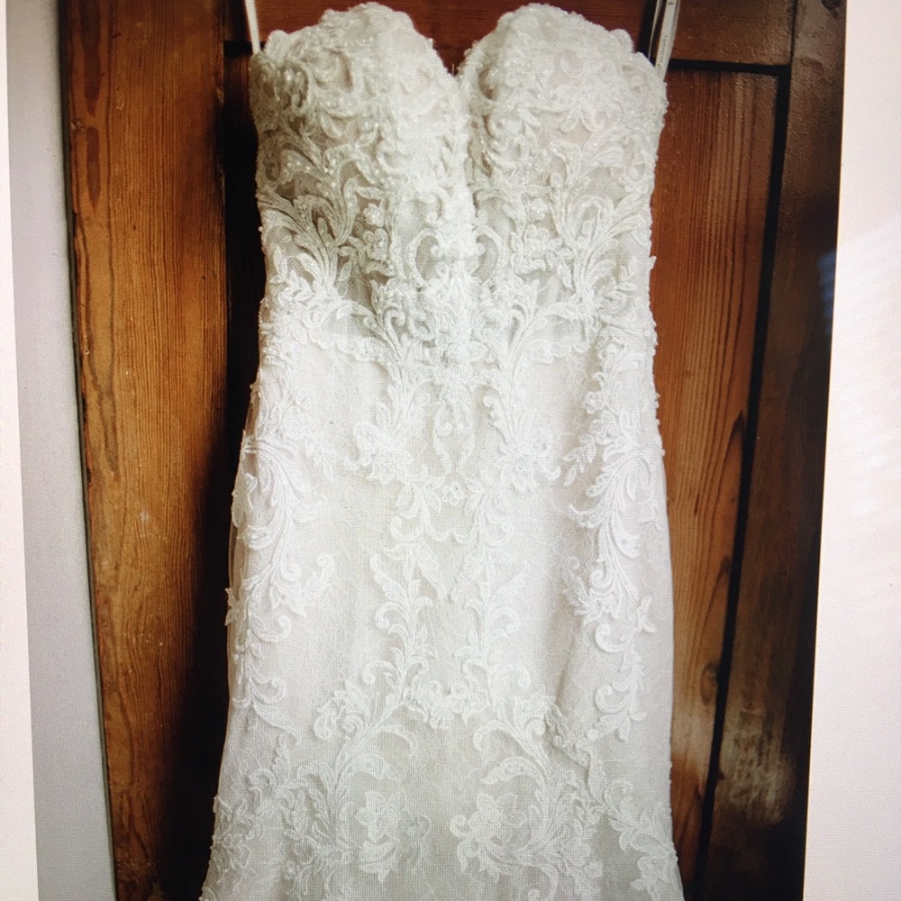 Essense of Australia Wedding Gown - Picture 2 of 7